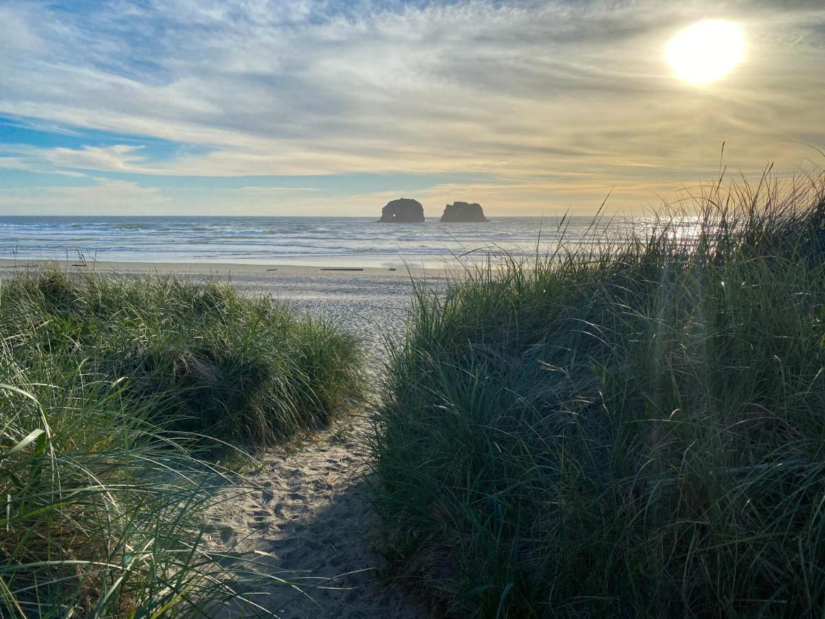 Rockaway Beach Vibes,Waterfront Oceanfront Rockaway Beach House Near Downtown,Wifi, Washer Dryer المظهر الخارجي الصورة